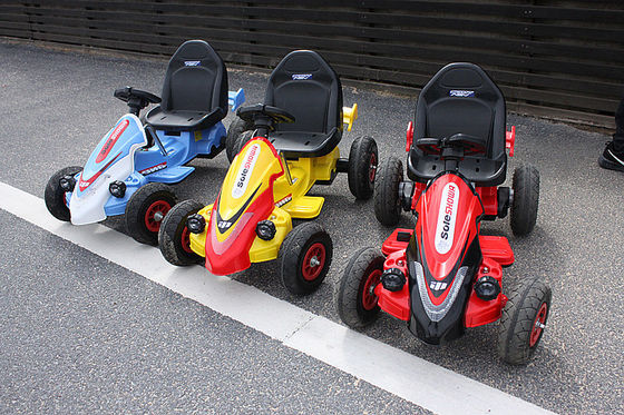 2022年 遠隔制御機能付きのカーカートでの子供たちの乗り物 106*70*65 サイズ 4輪