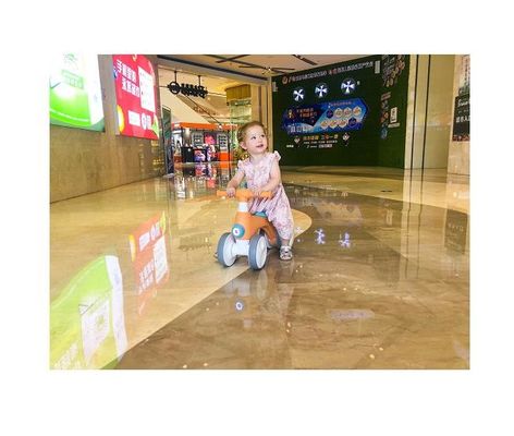 プラスチック4輪 子供のバランスバイク 音楽ライトバブル装置 最大荷重30kg