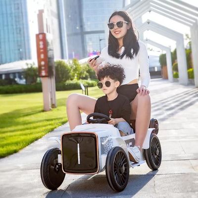 トレーラー付きの子供用電気自動車 12V バッテリー電源 自動車トラクター直行
