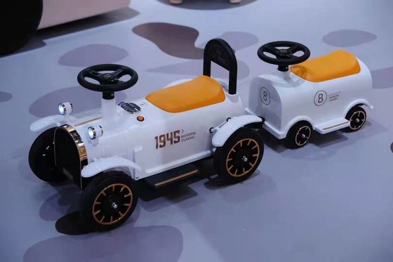 PP プラスチック型 2歳児のための車に乗る子供たちのスイング 幼児教育機能