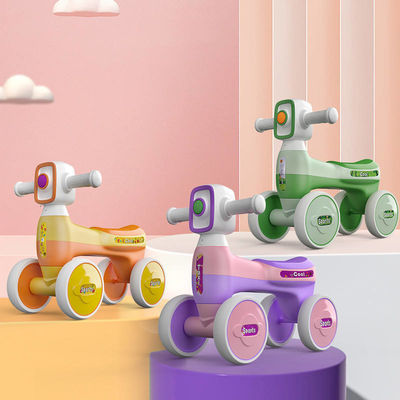 2歳から4歳までの子供向けの可愛いスクーター車で バランスバイクに乗る