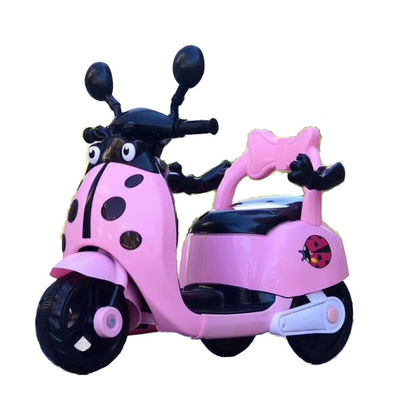 プラスチック 電動 モーターサイクル 子供 は 光 と 音楽 を 放っ て 玩具 に 乗っ て いる
