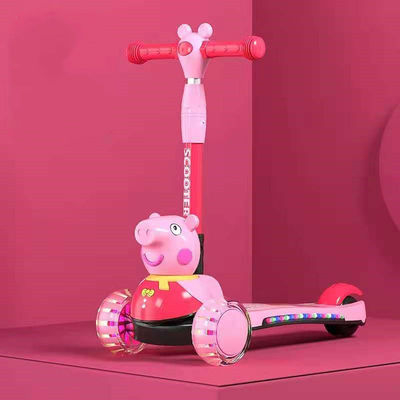 折りたたむ機能音楽照明とPUホイールと子供ペダルスケートボードスクーター車