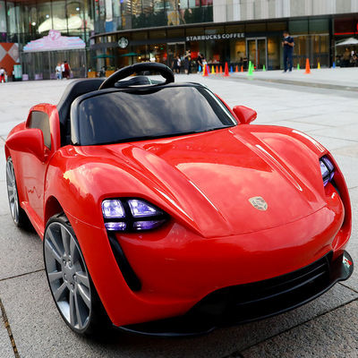 プラスチック製の子供 電気自動車をリモコンで運転 3-6歳 6V4.0AH*2 バッテリー