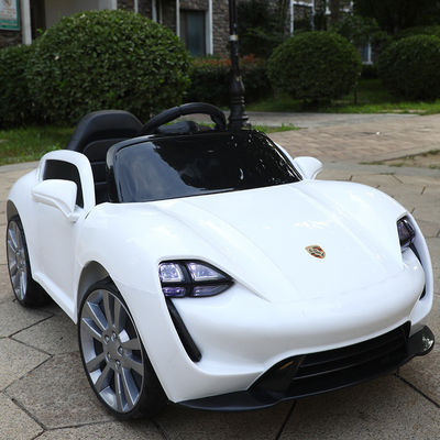 プラスチック製の子供 電気自動車をリモコンで運転 3-6歳 6V4.0AH*2 バッテリー