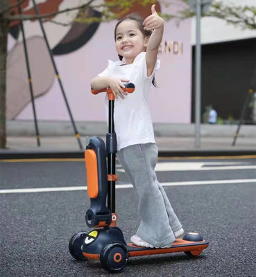 柔らかい革のシート 3輪乗り スクーター 車 子供用 1ボタンの折りたたみ 性別中立