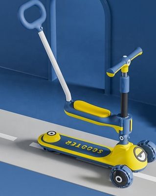 柔らかい革のシート 3輪乗り スクーター 車 子供用 1ボタンの折りたたみ 性別中立