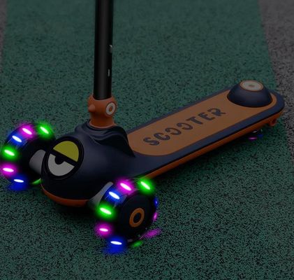 1ボタンの折りたたむ柔らかい革シート 3ホイール乗用 スクーター 車 子供のための耐久性
