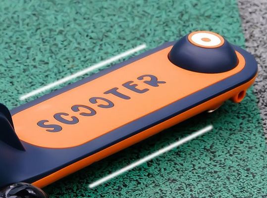 1ボタンの折りたたむ柔らかい革シート 3ホイール乗用 スクーター 車 子供のための耐久性