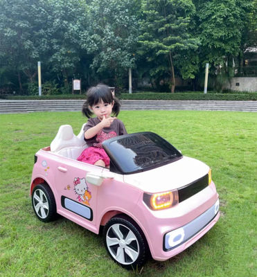 幼稚園のリモコンを搭載した子供のための12Vのおもちゃ車でプラスチック式電気ドライブ