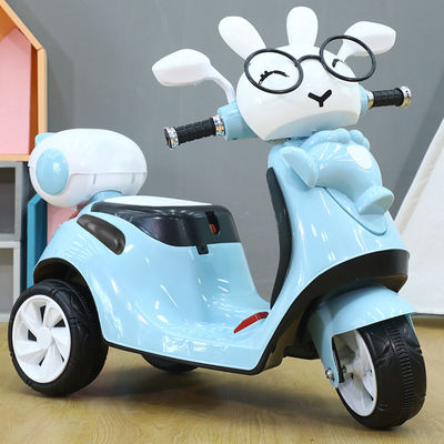 幼稚園音楽と照明を備えたプラスチック製PP 子供用電気自動車 380 モーター