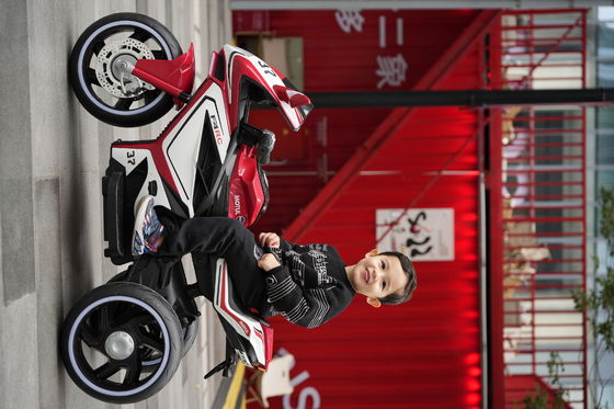 幼稚園とLED照明 6V 乗用式電気バイク 子供用自動車 製造
