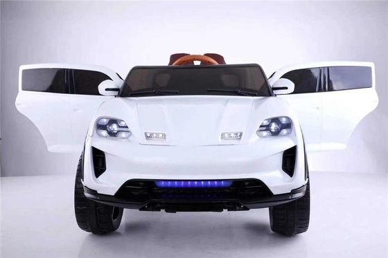 2〜4歳 年齢範囲 リモコンと革のシートのオプションで電動車に乗る