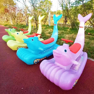 ユニセックス エレクトリック・ライド・オン・カー 子供と大人のための 鮮やかなイルカの遊園地